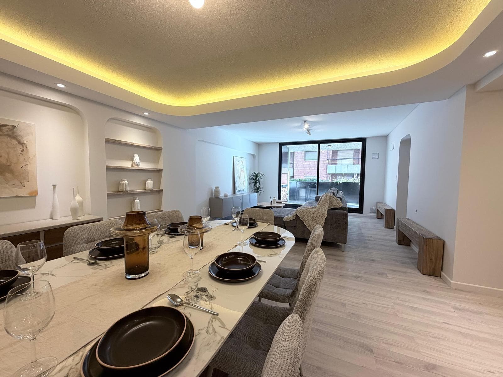 FOR SALE - 3-Bedroom Apartment with Amenities and a Front-Facing Balcony - Downtown, Rosario