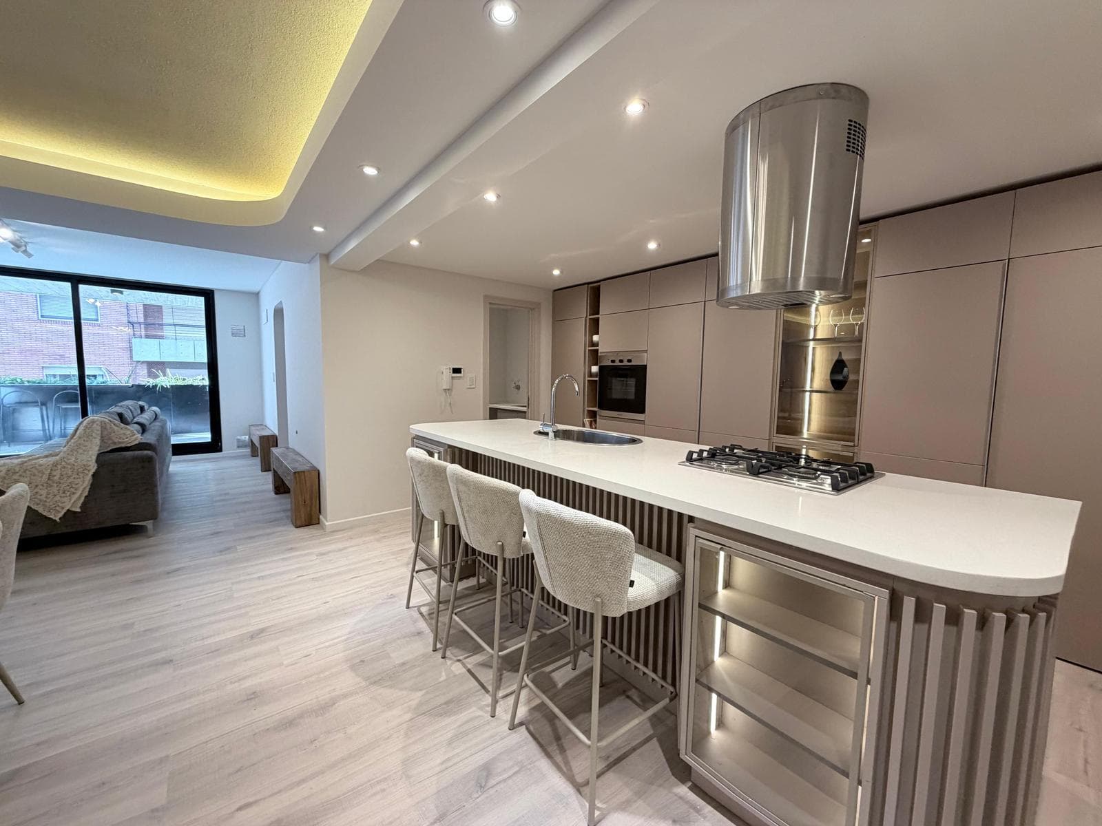 FOR SALE - 3-Bedroom Apartment with Amenities and a Front-Facing Balcony - Downtown, Rosario
