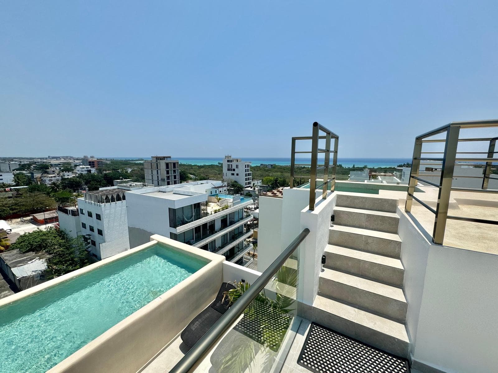 FURNISHED APARTMENT ONE BLOCK FROM FIFTH AVENUE