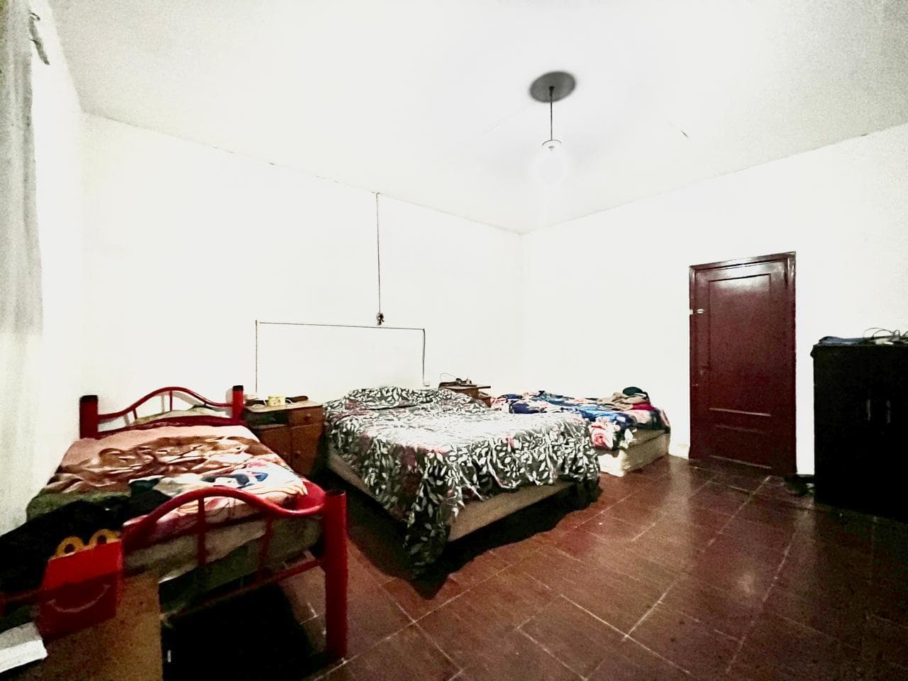 FOR SALE - 4-bedroom house in need of renovation, with a covered patio, yard, and commercial space. Belgrano, Rosario.