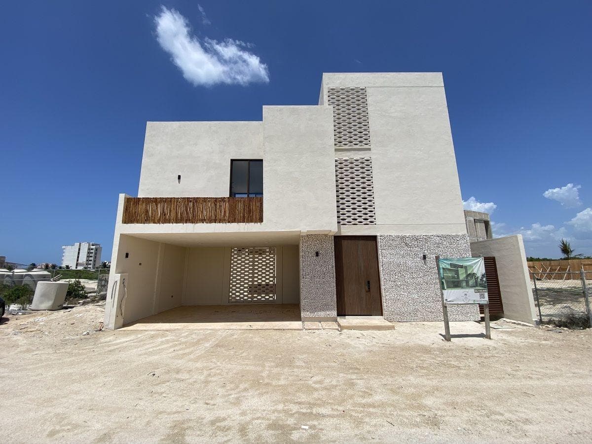 Villa for sale 100 meters from the beach in San Benito
