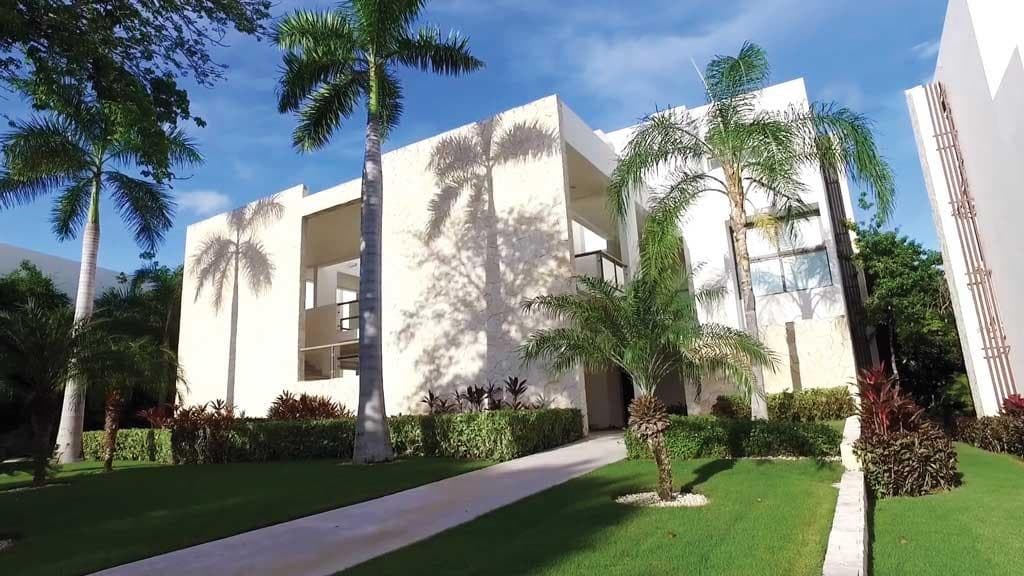 FURNISHED APARTMENT FOR SALE AT TULUM COUNTRY CLUB WITH A JACUZZI