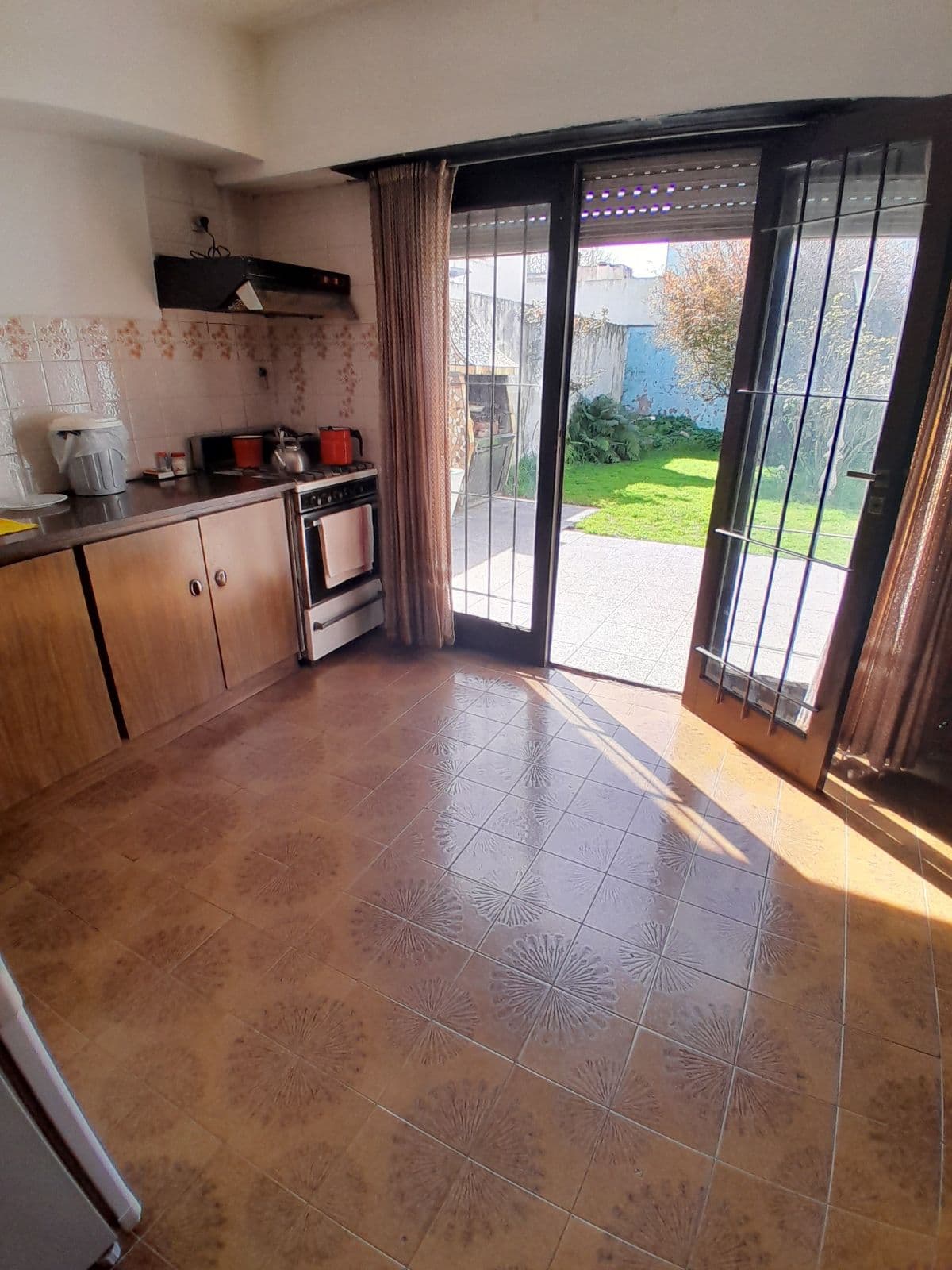 5-Room House for Sale with Garden in Pompeya