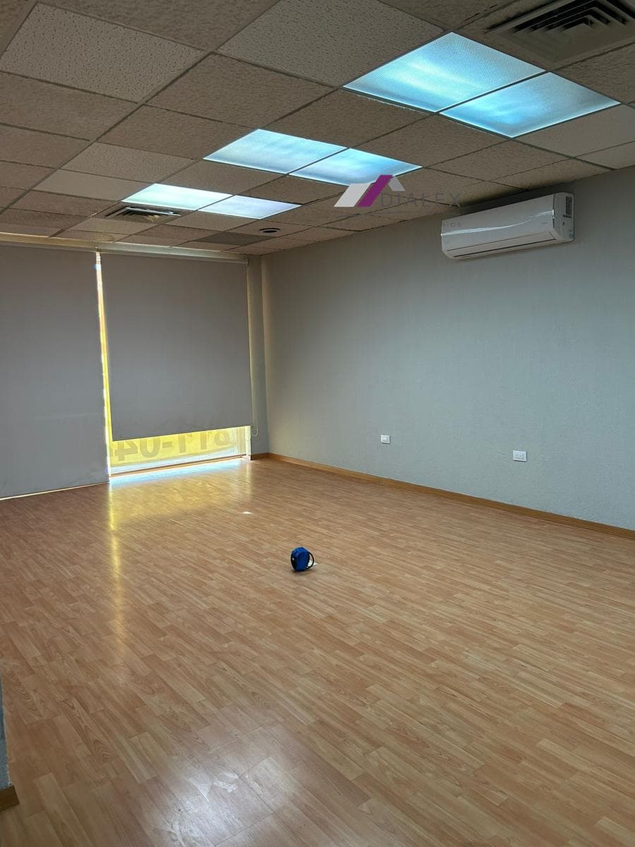 300 M2 OFFICE SPACE FOR RENT on Av. Revolución, Col. Jardines del Contry, in Monterrey, Nuevo León.