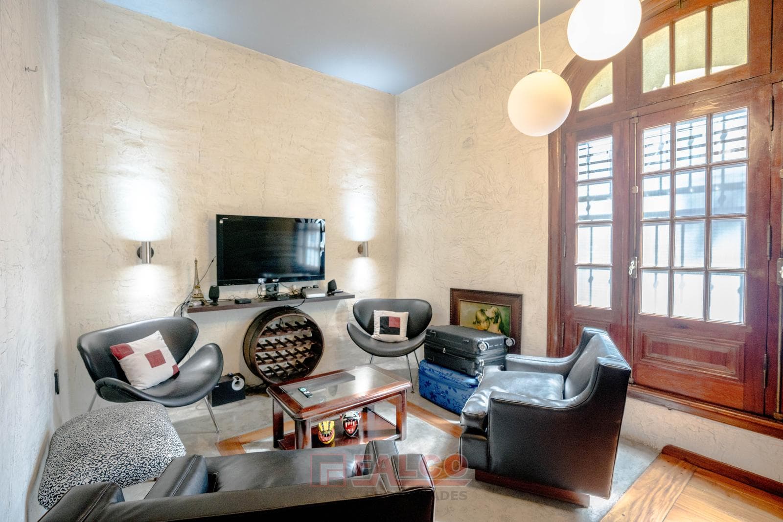 A 4-room renovated apartment with a separate entrance and its own terrace