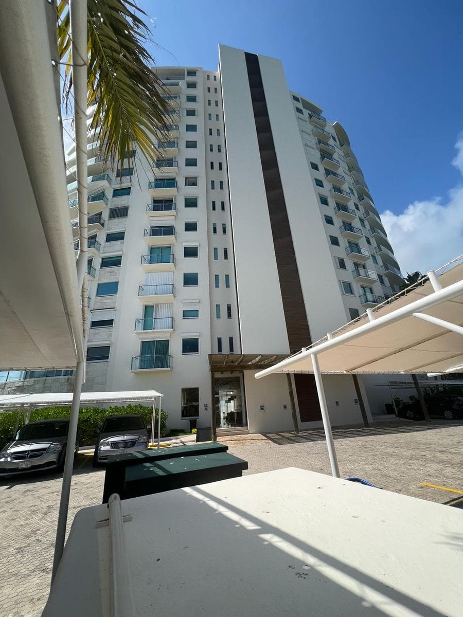 Apartment in TORRE PENINSULA, CANCUN HOTEL DISTRICT
