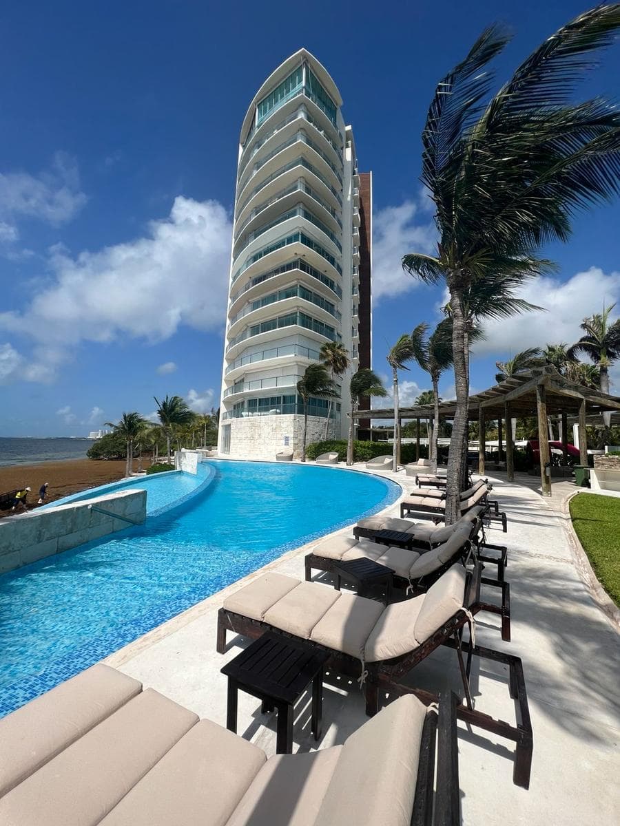 Apartment in TORRE PENINSULA, CANCUN HOTEL DISTRICT