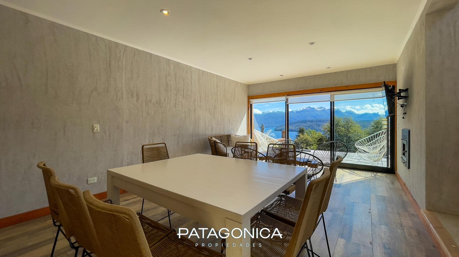 FOR SALE: 5-room furnished apartment, 160 m², with a view of the lake, Villa La Angostura