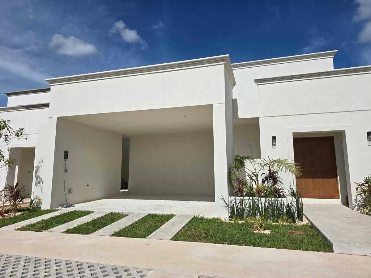 Single-story home north of Mérida in Conkal with excellent amenities