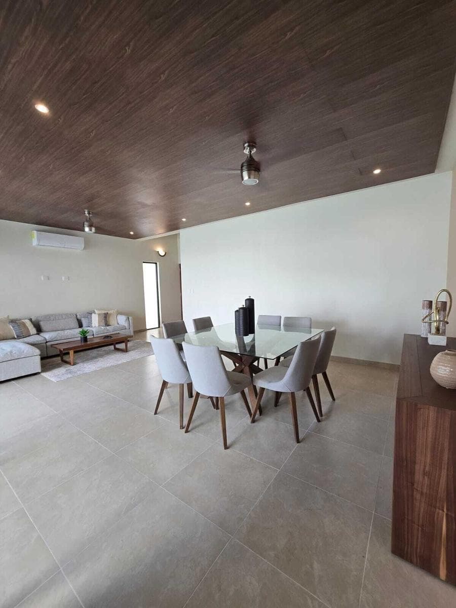 Single-story home north of Mérida in Conkal with excellent amenities