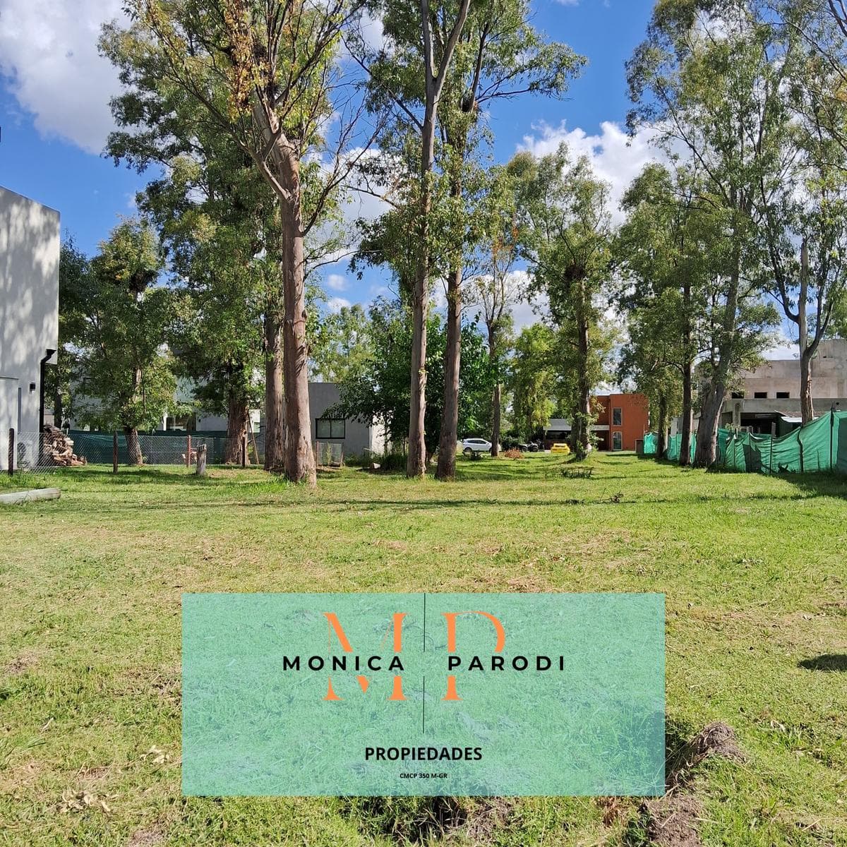 CENTRAL LOT FOR SALE IN THE ALVAREZ DEL BOSQUE GATED COMMUNITY. LARGE LOT!