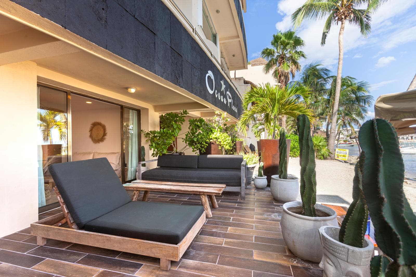 OCEAN PLAZA - 3-Bedroom Oceanfront Condo in the Heart of the Mexican Caribbean