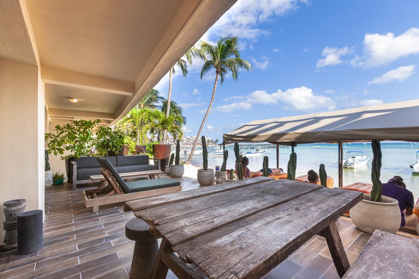 OCEAN PLAZA - 3-Bedroom Oceanfront Condo in the Heart of the Mexican Caribbean