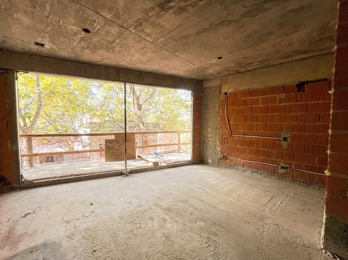 One-room apartment in Almagro with a balcony