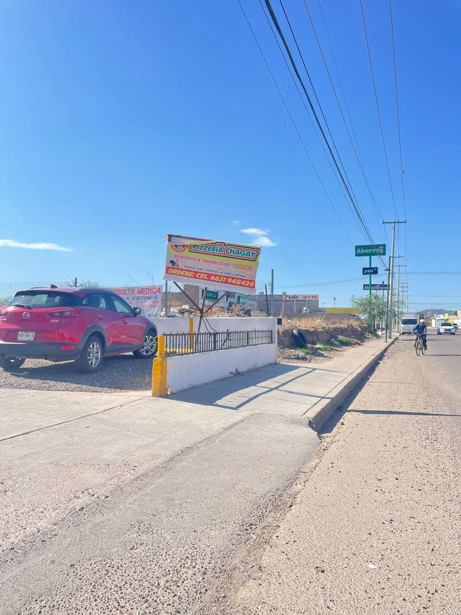 Commercial spaces (plaza) for sale. On Quintero Arce Blvd. (Real del Carmen)