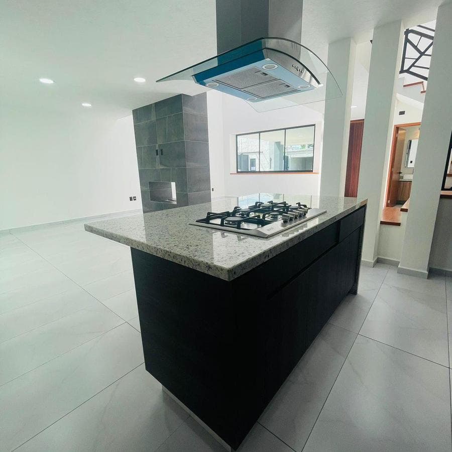 HOUSE FOR SALE IN METEPEC NEAR AVENIDA LERMA