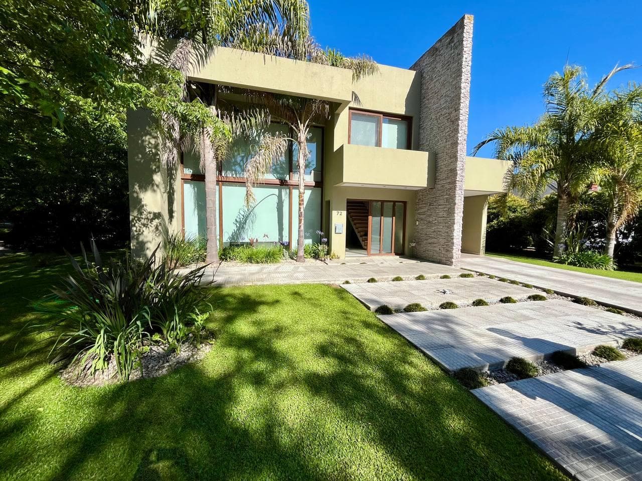 VENTA CASA 4 AMB. DE CATEGORÍA EN CLUB DE CAMPO ABRIL HUDSON