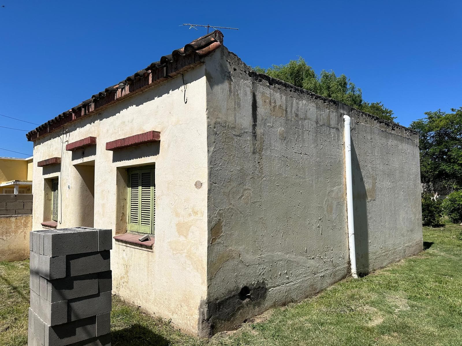 For Sale - Lot on Genova Street - Cámara Neighborhood - 455 m2
