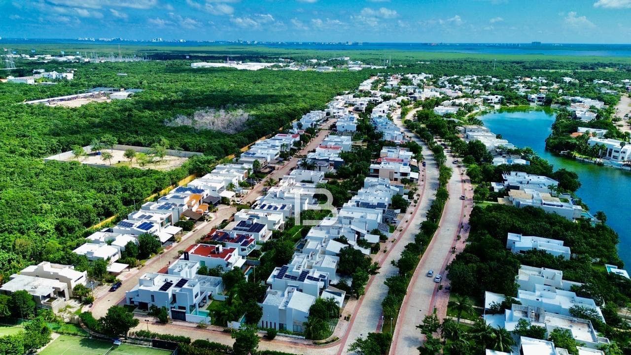 Land for Sale in the Lagos del Sol Residential Community