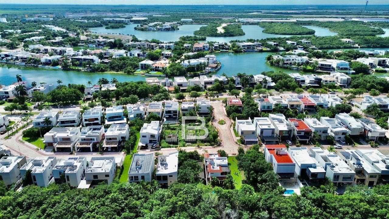 Land for Sale in the Lagos del Sol Residential Community