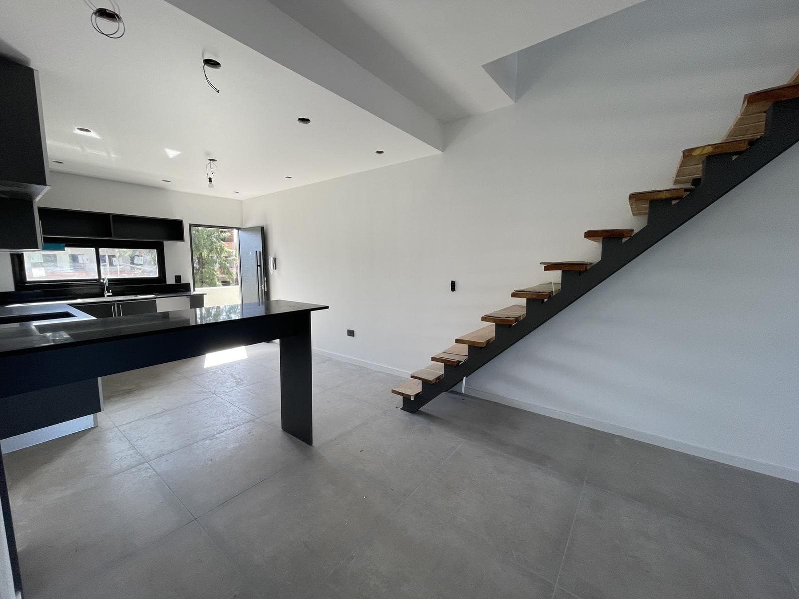Brand-new, spacious 3-room apartment - Don Torcuato.