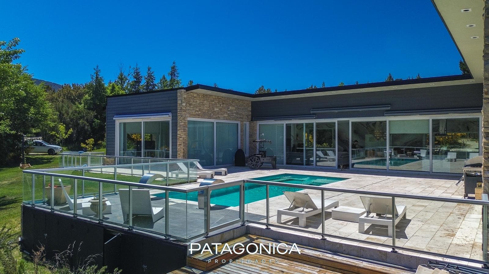 FOR SALE: Modern house, 372 m² on a 2,500 m² lot in Arelauquen, Bariloche