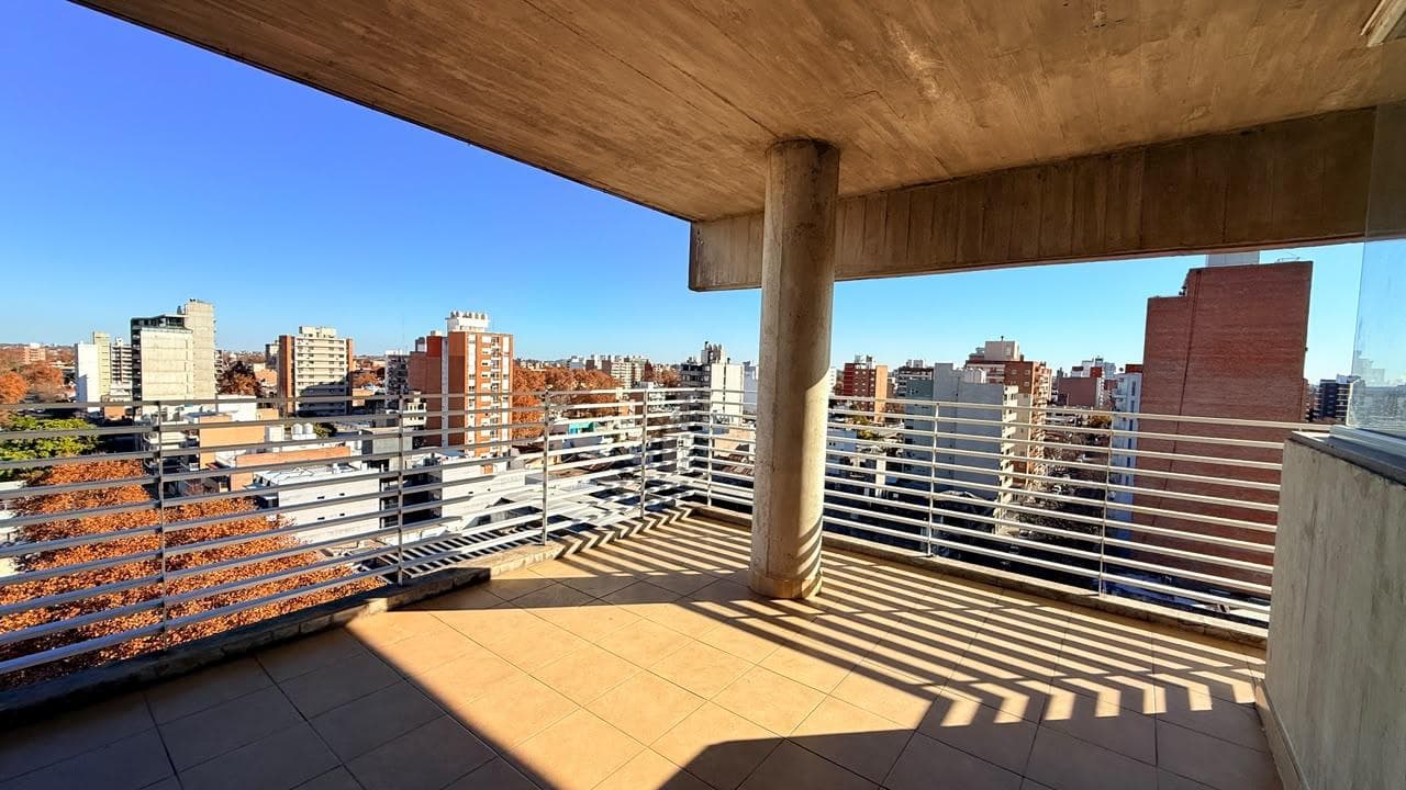 Two-Bedroom Apartment for Sale: Front-Facing, Balcony, Amenities. Echesortu