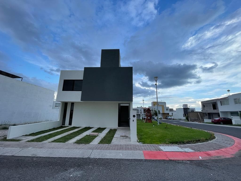 House for Sale in San Isidro Juriquila
