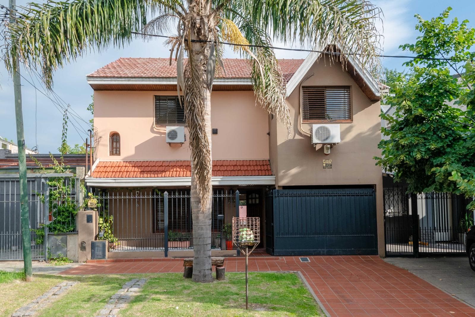 4-room house with a pool and garage for sale in Temperley