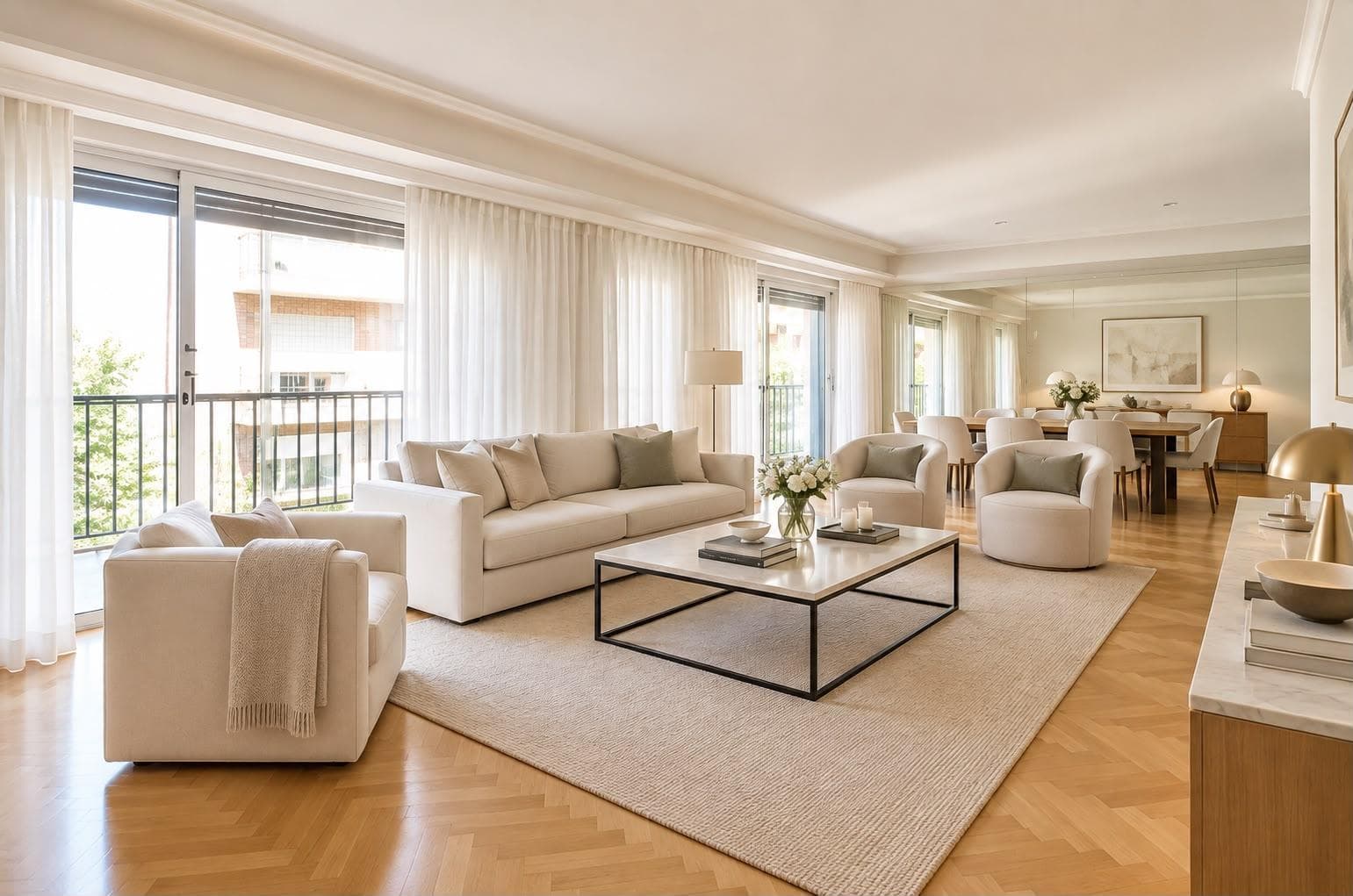 4-ROOM APARTMENT IN FLORES WITH SERVICE QUARTERS AND GARAGE
