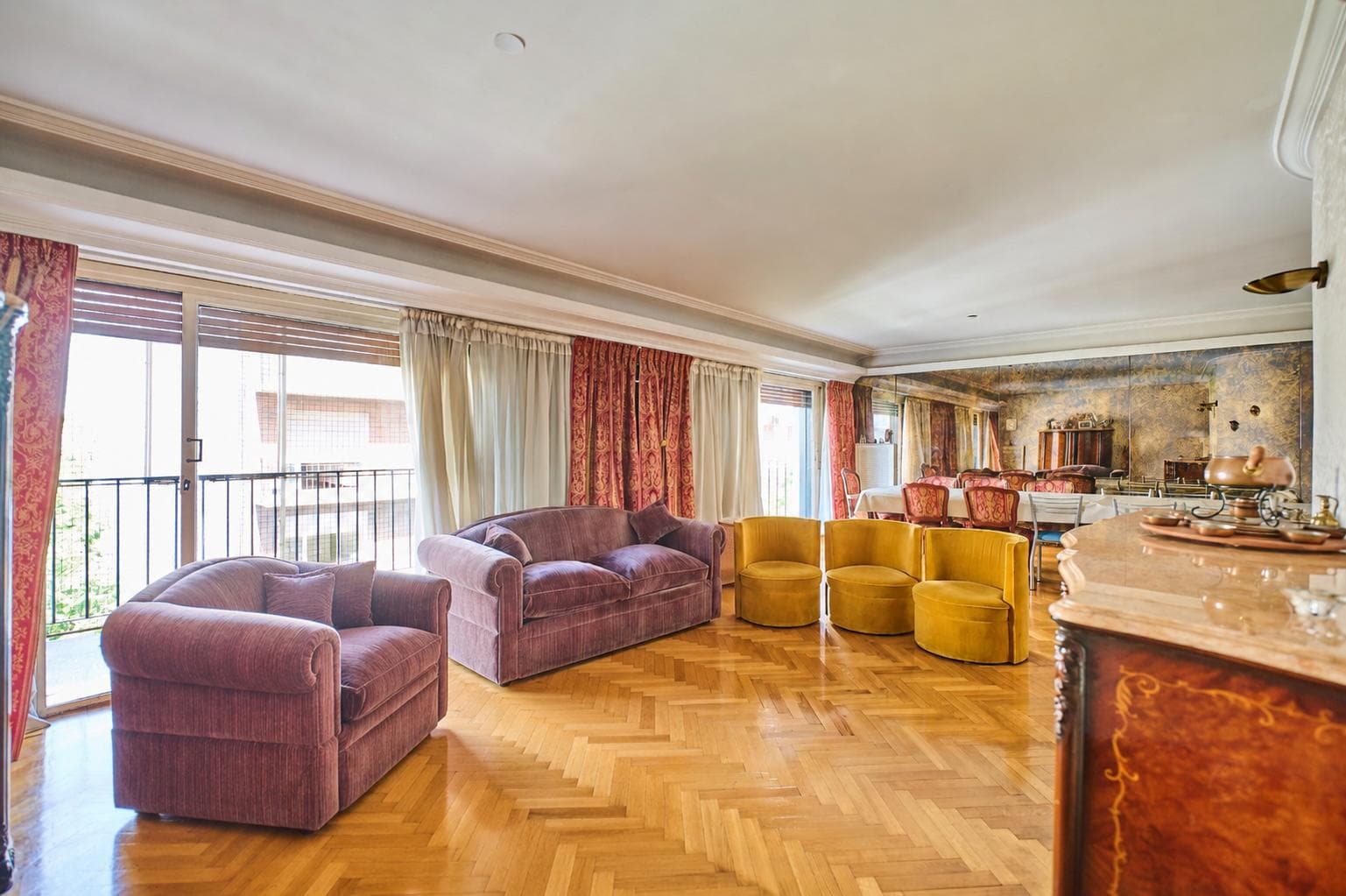 4-ROOM APARTMENT IN FLORES WITH SERVICE QUARTERS AND GARAGE