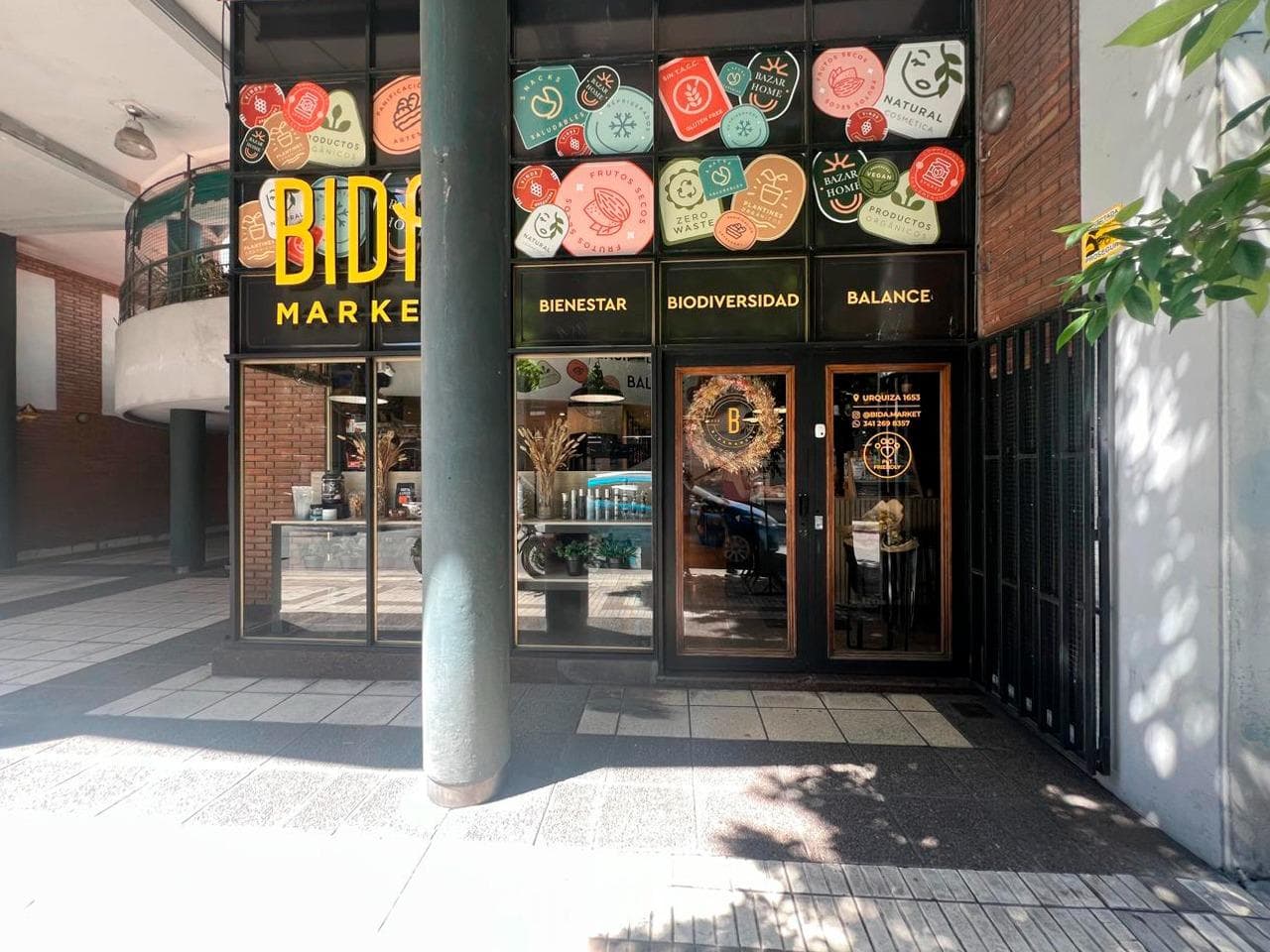 FOR SALE - Commercial space with garage. Downtown, Rosario.
