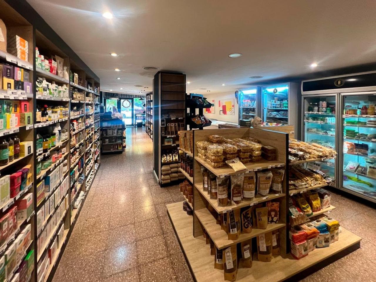 FOR SALE - Commercial space with garage. Downtown, Rosario.