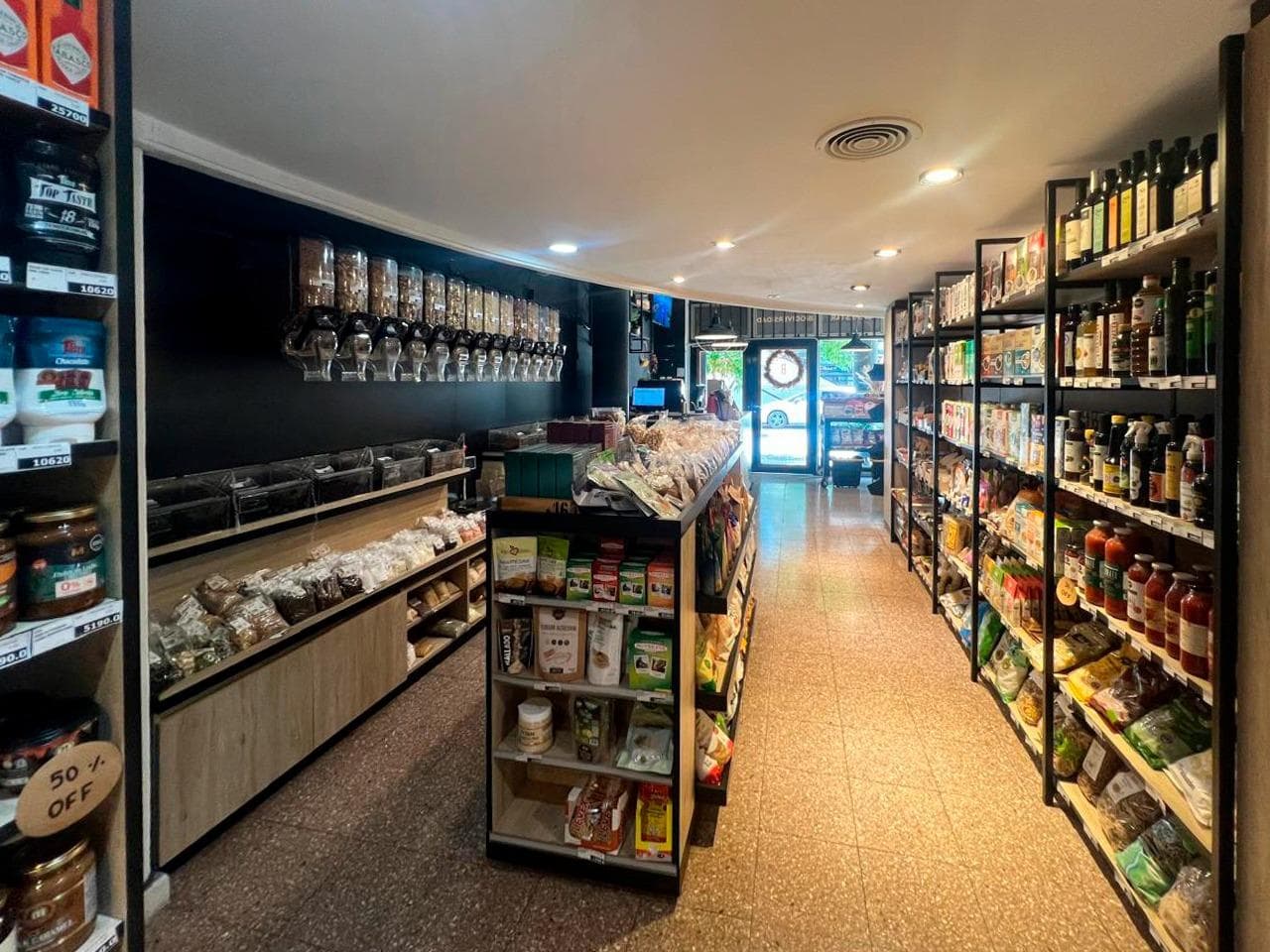 FOR SALE - Commercial space with garage. Downtown, Rosario.