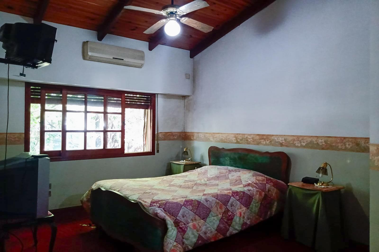 FOR SALE/EXCHANGE - 3-bedroom house with garage and commercial space. Bella Vista, Rosario.