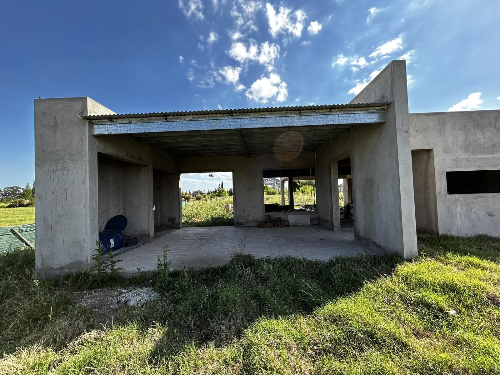 VENTA CASA A TERMINAR BRANDSEN CLUB DE CAMPO CON SPA TERMAL