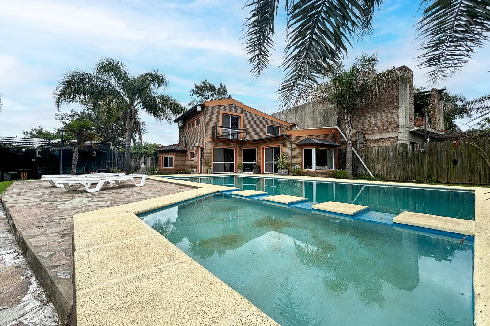 FOR SALE - 1-bedroom house with a barbecue area, park, and pool. Pueblo Esther.