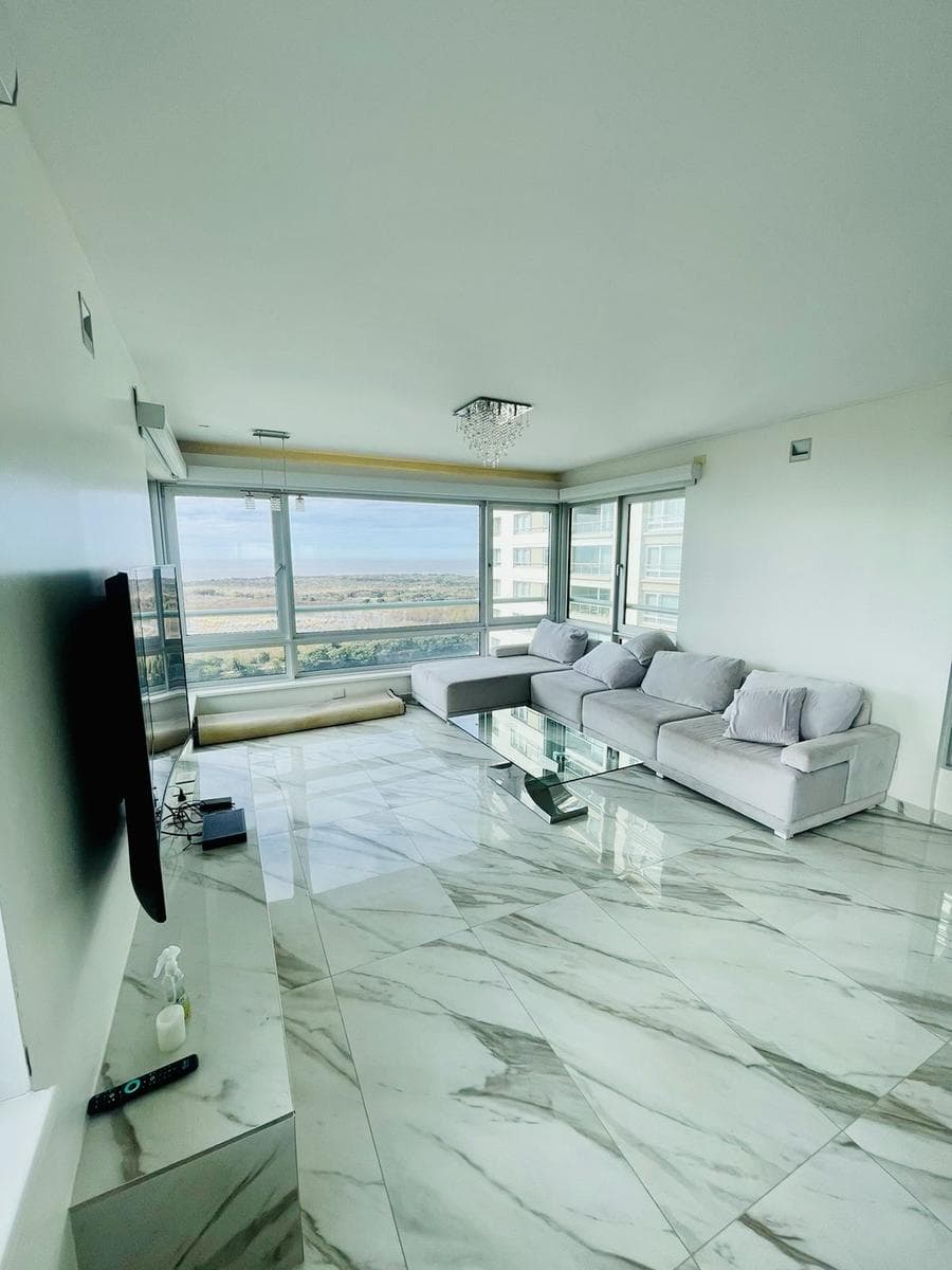 Apartment for Rent at Le Parc Puerto Madero: 3-room, furnished, with garage!