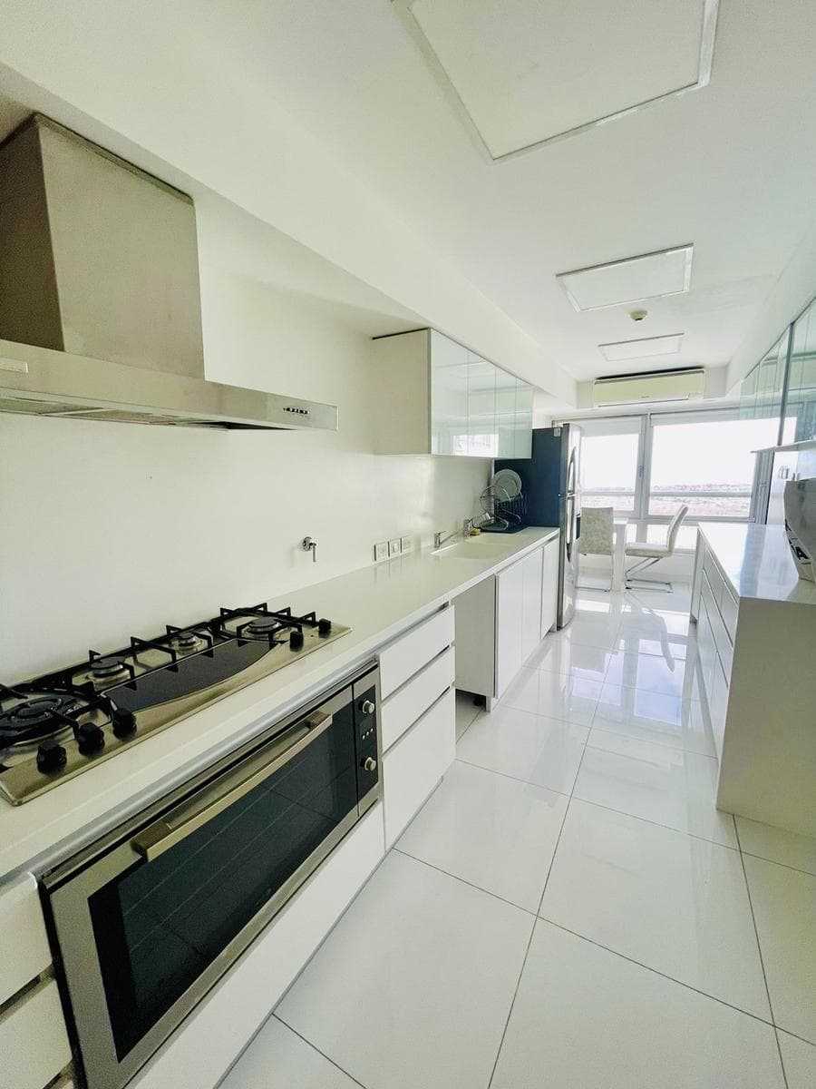 Apartment for Rent at Le Parc Puerto Madero: 3-room, furnished, with garage!