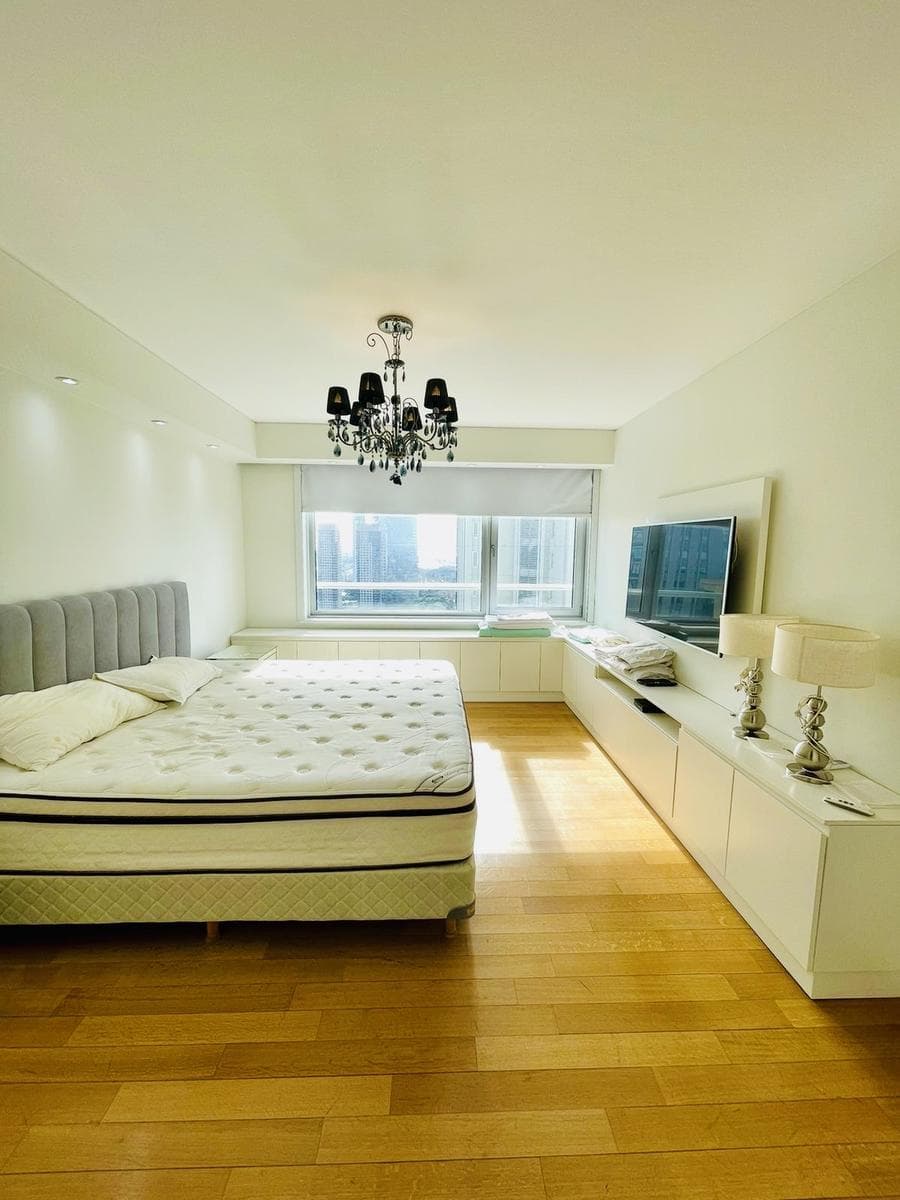 Apartment for Rent at Le Parc Puerto Madero: 3-room, furnished, with garage!