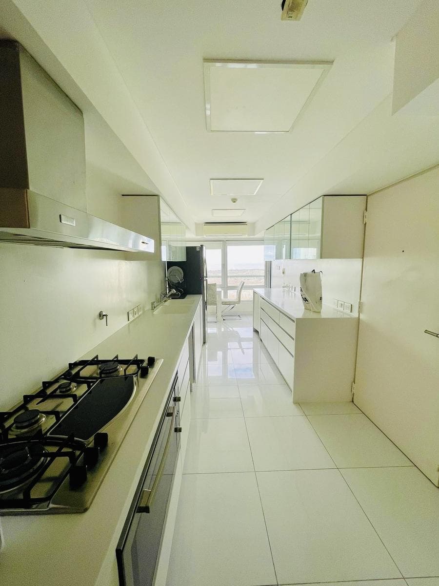 Apartment for Rent at Le Parc Puerto Madero: 3-room, furnished, with garage!