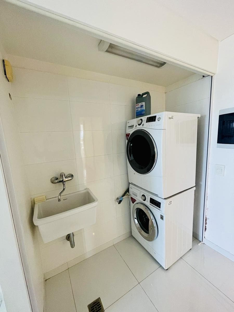 Apartment for Rent at Le Parc Puerto Madero: 3-room, furnished, with garage!