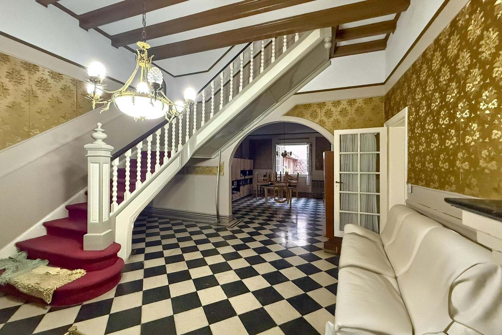 FOR SALE - 3-bedroom house with a patio and a garage. Arroyito, Rosario.