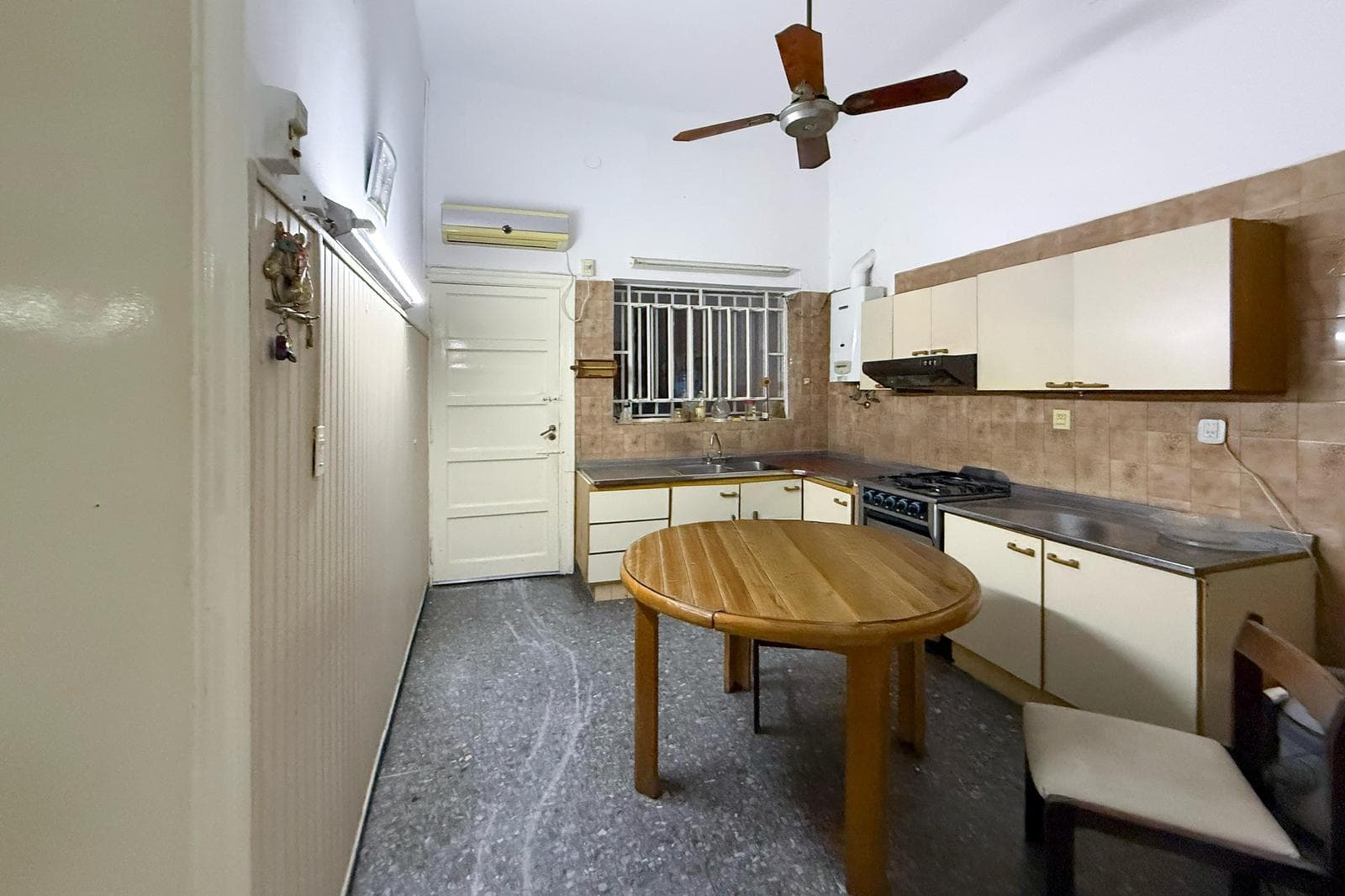 FOR SALE - 3-bedroom house with a patio and a garage. Arroyito, Rosario.