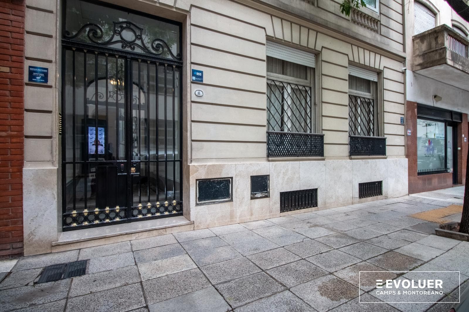 For Sale: Renovated 3-room apartment in Recoleta