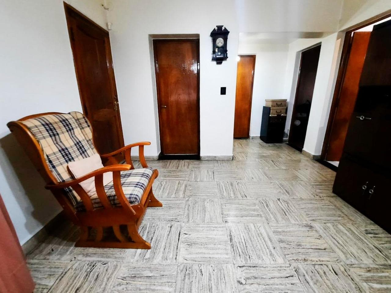 FOR SALE - 3-bedroom house with a garage, outdoor kitchen, and barbecue area. Ludueña, Rosario.