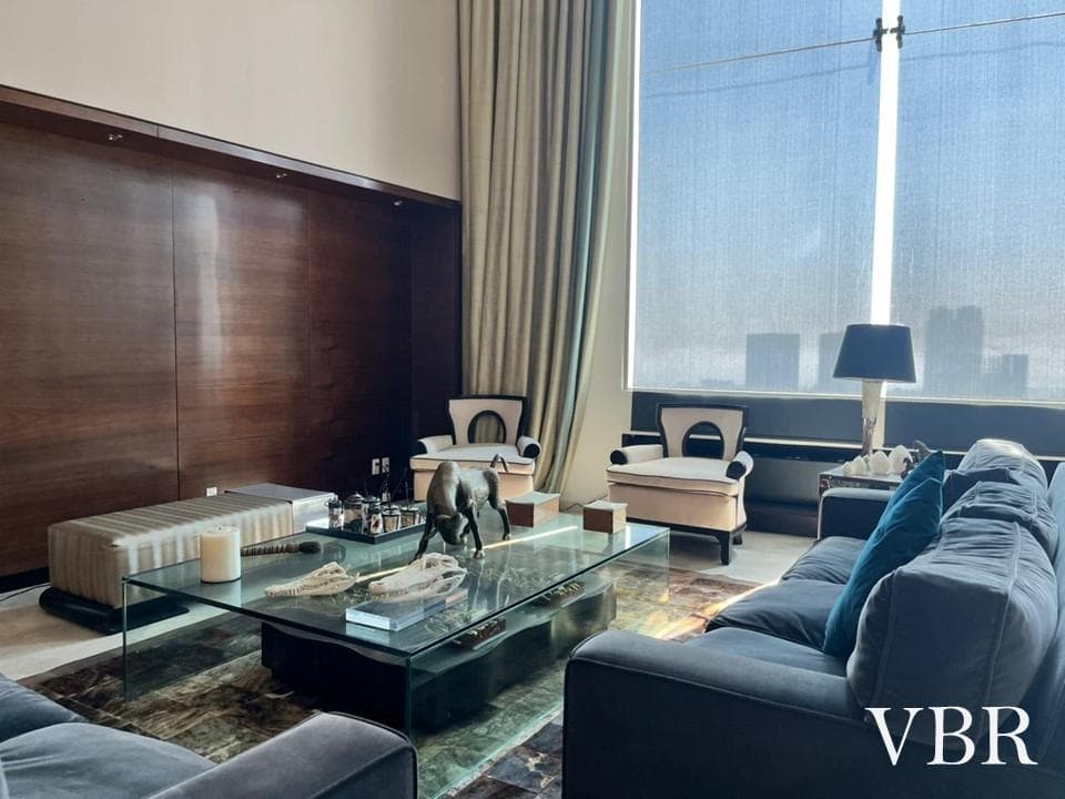 Luxury 2-story townhouse with an EXCELLENT view, 4 bedrooms, and parking for 4 cars.