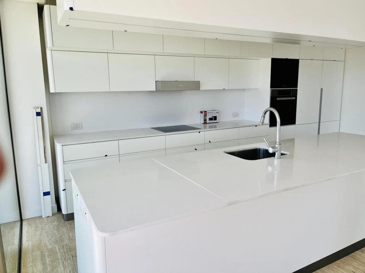 Puerto Madero: 3-room apartment for sale with a view of the dock, garage, and storage room!