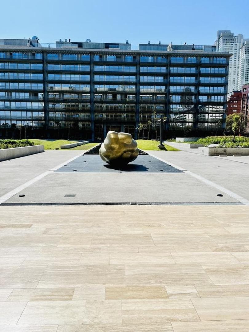 Puerto Madero: 3-room apartment for sale with a view of the dock, garage, and storage room!