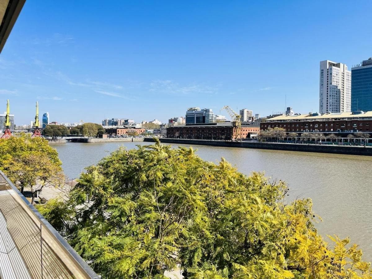Puerto Madero: 3-room apartment for sale with a view of the dock, garage, and storage room!